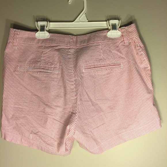 ❤ Old Navy women’s vertical pink striped shorts - Picture 3 of 3
